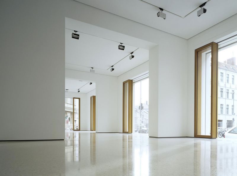 Heller Galerieraum im Erdgeschoss